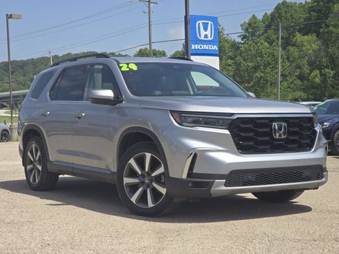 Used 2024 Honda Pilot Touring image 2