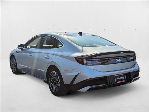 New 2025 Hyundai Sonata Limited image 8