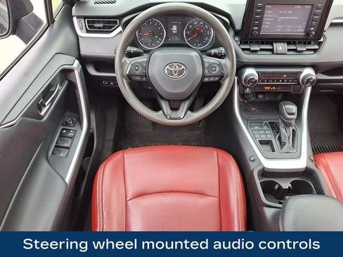 Used 2019 Toyota RAV4 XLE AWD/4WD image 3