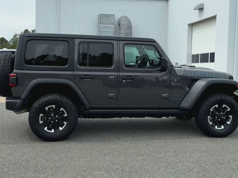 Used 2025 Jeep Wrangler Unlimited Rubicon 4xe w/ Convenience Group AWD/4WD image 9