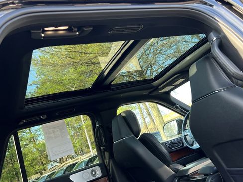 Used 2019 Lincoln Navigator Reserve image 17