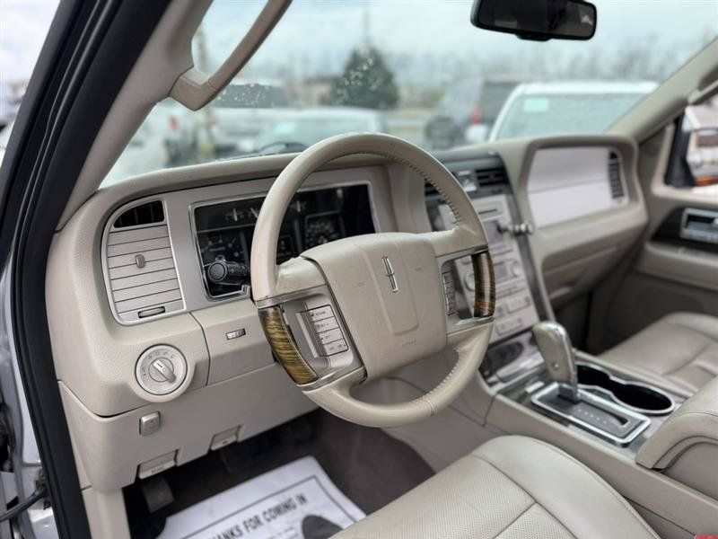 Used 2010 Lincoln Navigator 4WD image 27