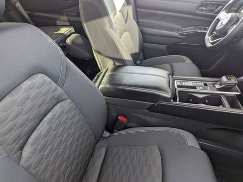 Certified 2024 Nissan Pathfinder SV w/ Lighting Package (N92) image 11