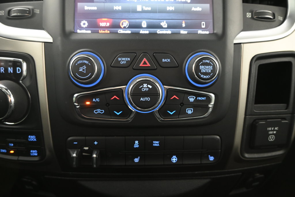 Used 2018 RAM 1500 SLT AWD/4WD image 32