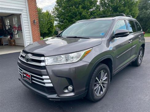 Used 2017 Toyota Highlander XLE w/ Protection Package #3 AWD/4WD image 1