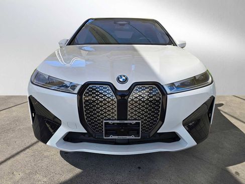 Used 2023 BMW iX xDrive50 w/ Sport Package AWD/4WD image 8