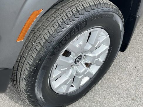 Used 2023 Nissan Frontier SV w/ SV Convenience Package image 9