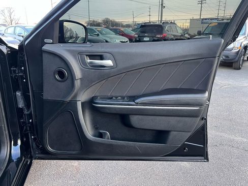 Used 2017 Dodge Charger SXT image 31