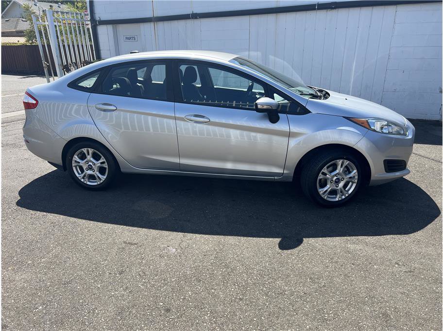Used 2014 Ford Fiesta SE FWD image 4