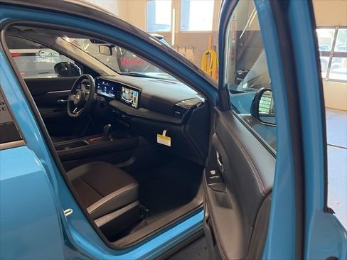New 2026 Nissan Kicks SR w/ SR Premium Package AWD/4WD image 14