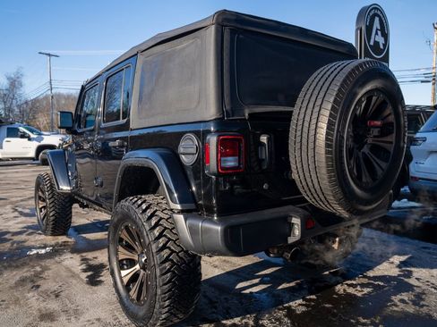 Used 2018 Jeep Wrangler Unlimited Sahara image 4