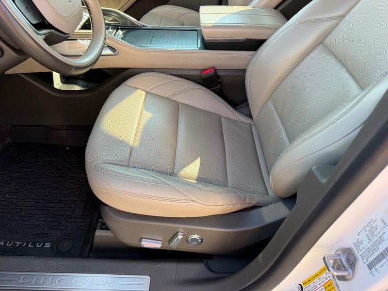 Used 2024 Lincoln Nautilus Premier AWD/4WD image 19