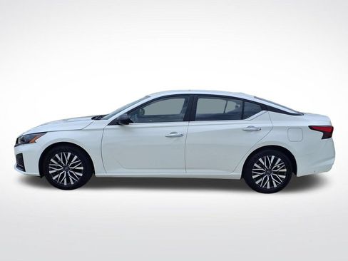 Used 2025 Nissan Altima 2.5 SV FWD image 5