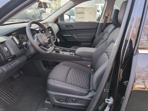 New 2025 Nissan Pathfinder SV image 14