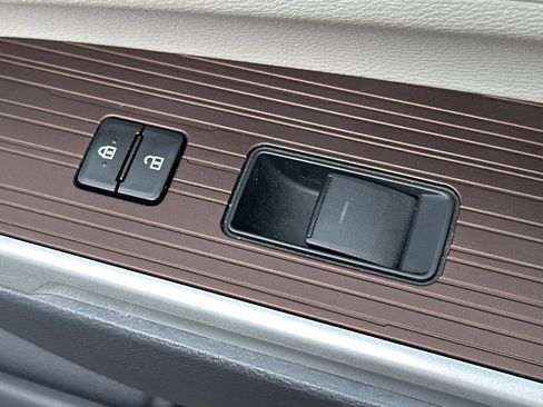 Used 2024 Toyota Sienna XLE image 23