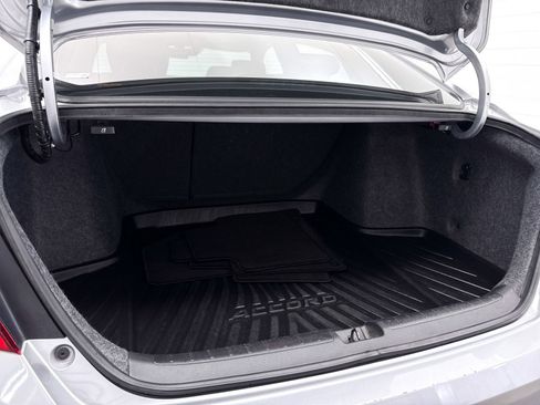 Used 2018 Honda Accord EX image 29