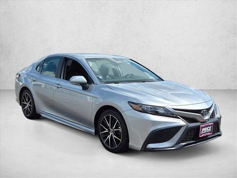 Used 2023 Toyota Camry SE FWD image 3