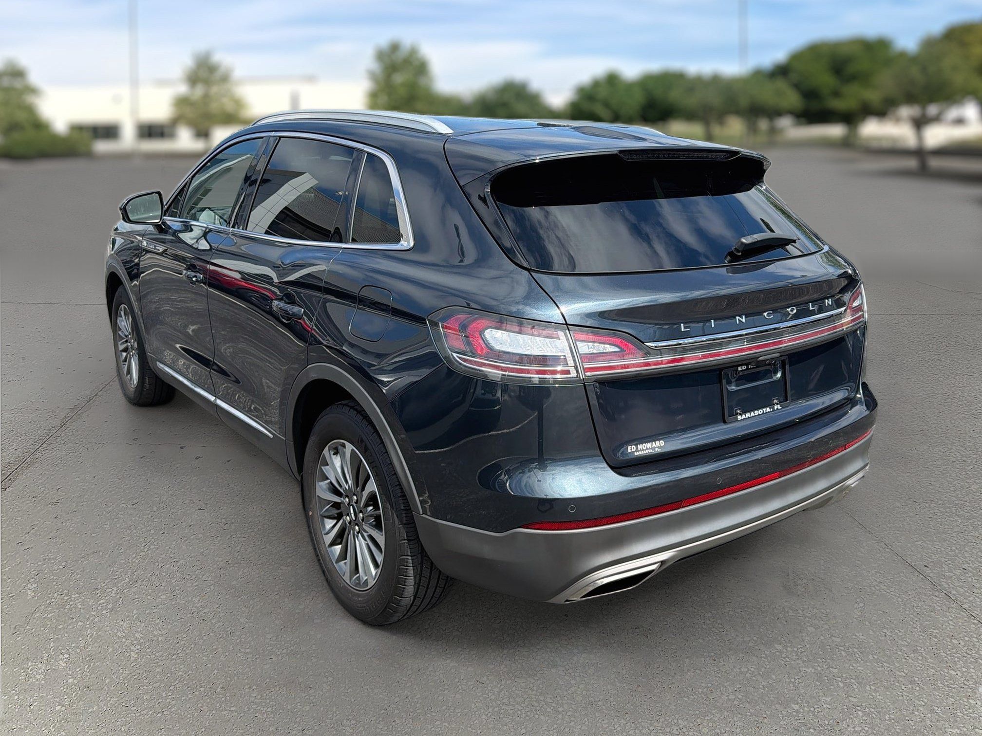 Used 2023 Lincoln Nautilus FWD w/ Premium Package image 5