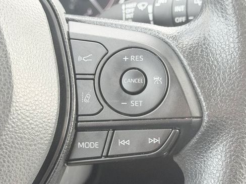 Used 2025 Toyota RAV4 XLE FWD image 21