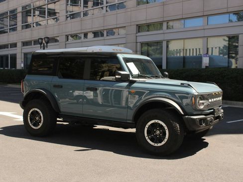 Used 2022 Ford Bronco Badlands w/ Sasquatch Package AWD/4WD image 2