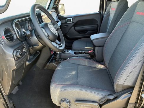 New 2025 Jeep Gladiator Rubicon w/ Convenience Group image 20