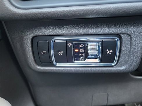 Certified 2023 Lincoln Corsair Standard w/ Equipment Group 101A image 11