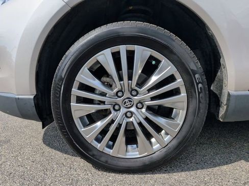 Used 2021 Toyota Venza Limited w/ Advanced Technology Package AWD/4WD image 10