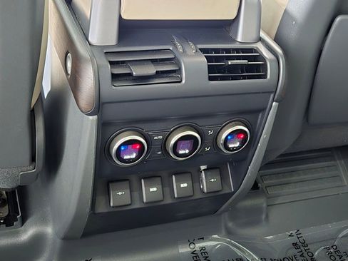 Used 2020 Land Rover Defender 110 HSE image 14