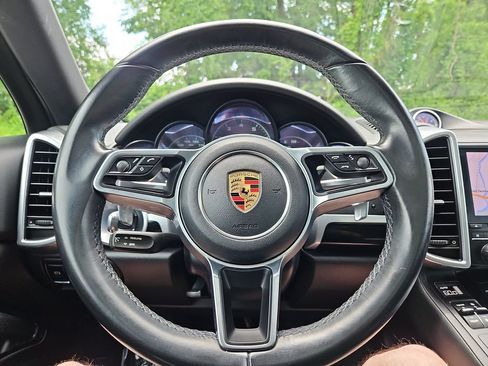Used 2018 Porsche Cayenne AWD/4WD image 30
