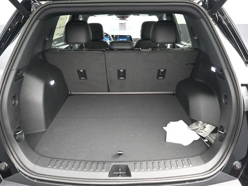 New 2026 Chevrolet Equinox LT w/ Convenience Package II FWD image 23