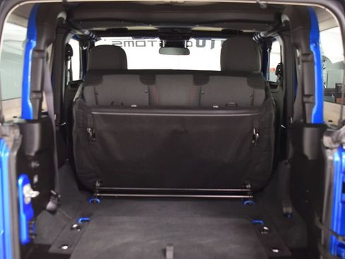 Used 2024 Jeep Wrangler Rubicon w/ Convenience Group AWD/4WD image 23