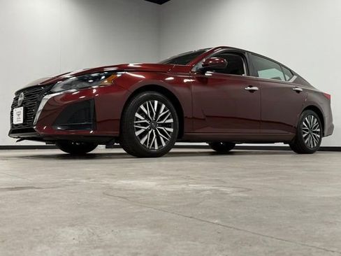 Used 2023 Nissan Altima 2.5 SV image 5