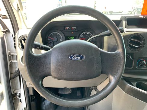 Used 2014 Ford E-150 and Econoline 150 RWD image 10