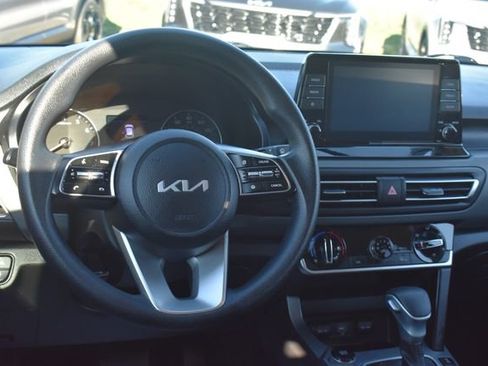 Used 2023 Kia Seltos LX image 18