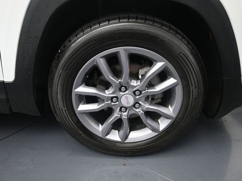 Used 2024 GMC Terrain SLT image 5