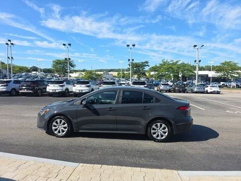 Used 2026 Toyota Corolla LE FWD image 5