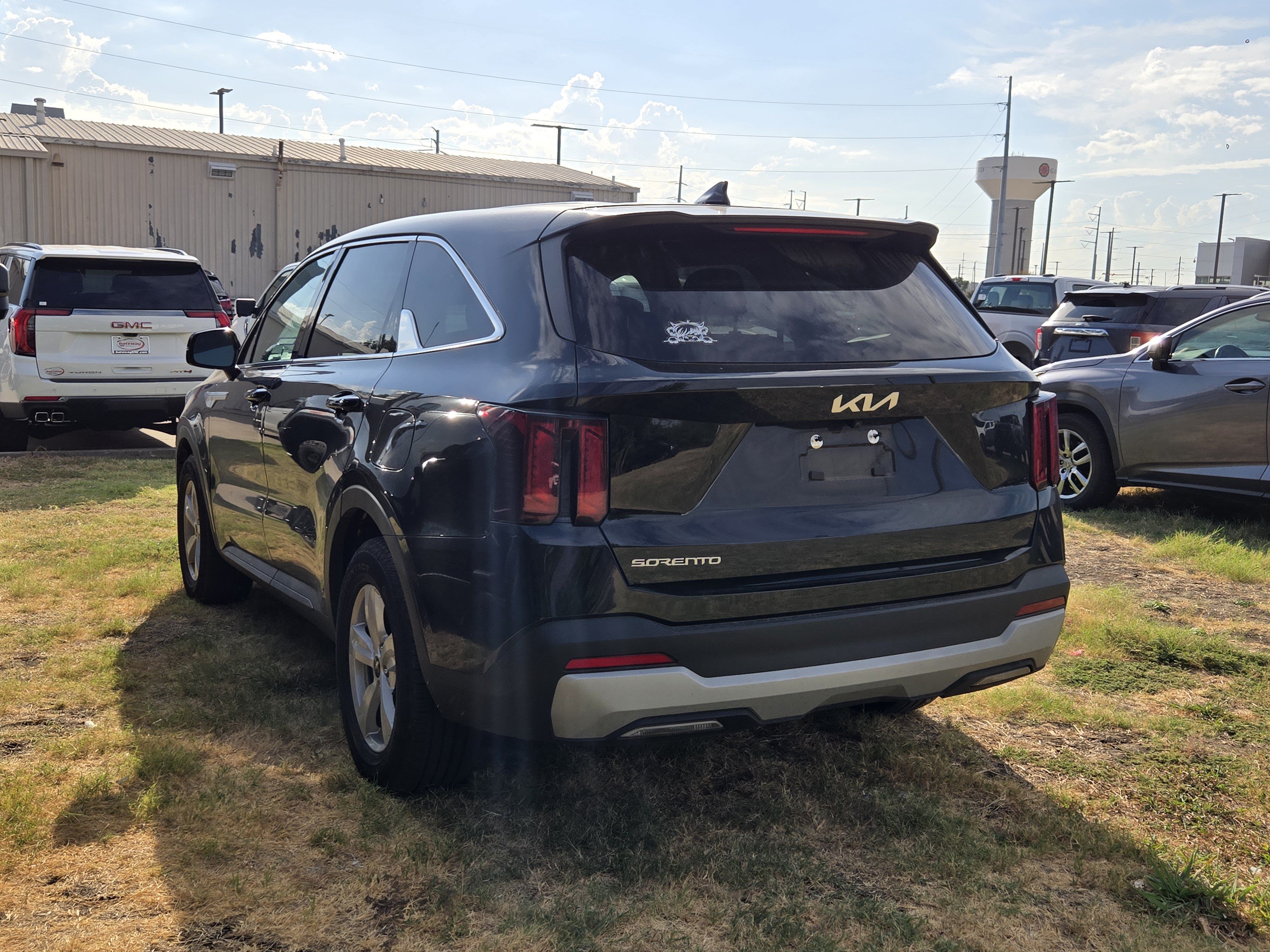 Used 2025 Kia Sorento LX FWD image 6