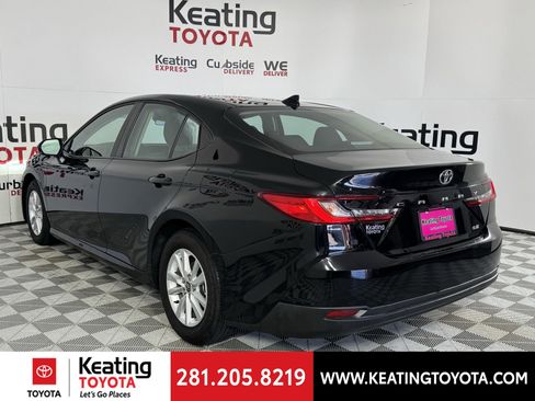Used 2025 Toyota Camry LE image 7