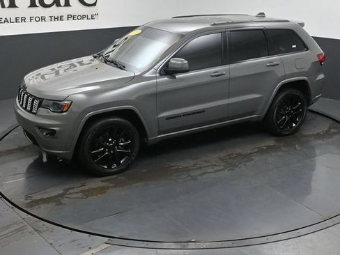 Used 2021 Jeep Grand Cherokee Laredo AWD/4WD image 43