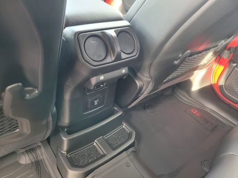 Used 2026 Jeep Wrangler Unlimited Rubicon AWD/4WD image 9