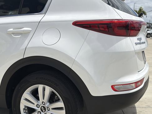 Certified 2018 Kia Sportage LX image 10