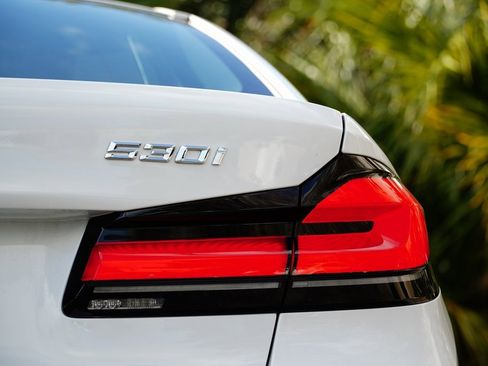 Used 2022 BMW 530i xDrive w/ M Sport Package image 8