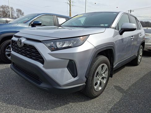 Used 2022 Toyota RAV4 LE image 3