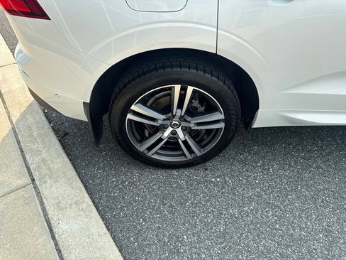 Used 2019 Volvo XC60 T6 Momentum w/ Multimedia Package AWD/4WD image 10