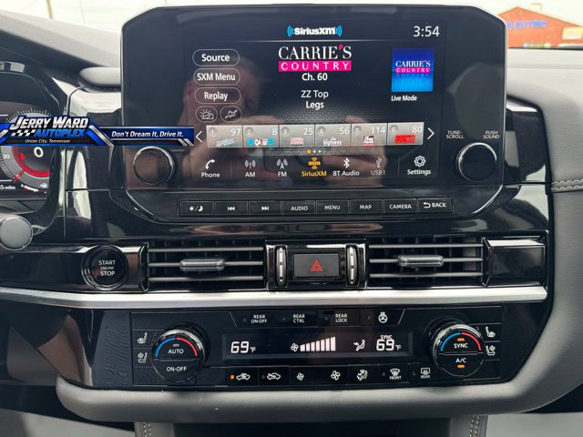 Used 2025 Nissan Pathfinder Platinum FWD image 9