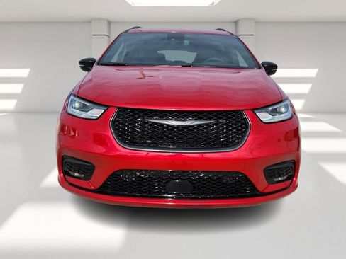 New 2026 Chrysler Pacifica Select w/ S Appearance Package image 8