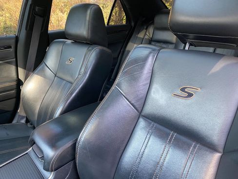 Used 2016 Chrysler 300 S w/ 300S Premium Group image 21