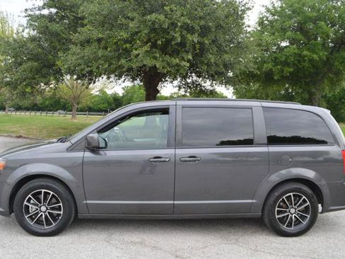Used 2018 Dodge Grand Caravan GT FWD image 8