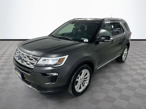 Used 2018 Ford Explorer XLT w/ Equipment Group 201A AWD/4WD image 3