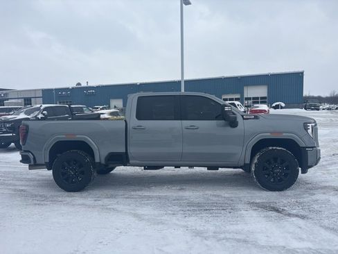 Used 2024 GMC Sierra 2500 AT4 w/ AT4 Preferred Package image 2